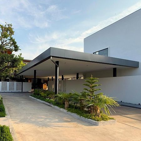 The Rest Hotel - ประจวบ Prachuap Khiri Khan Exteriör bild