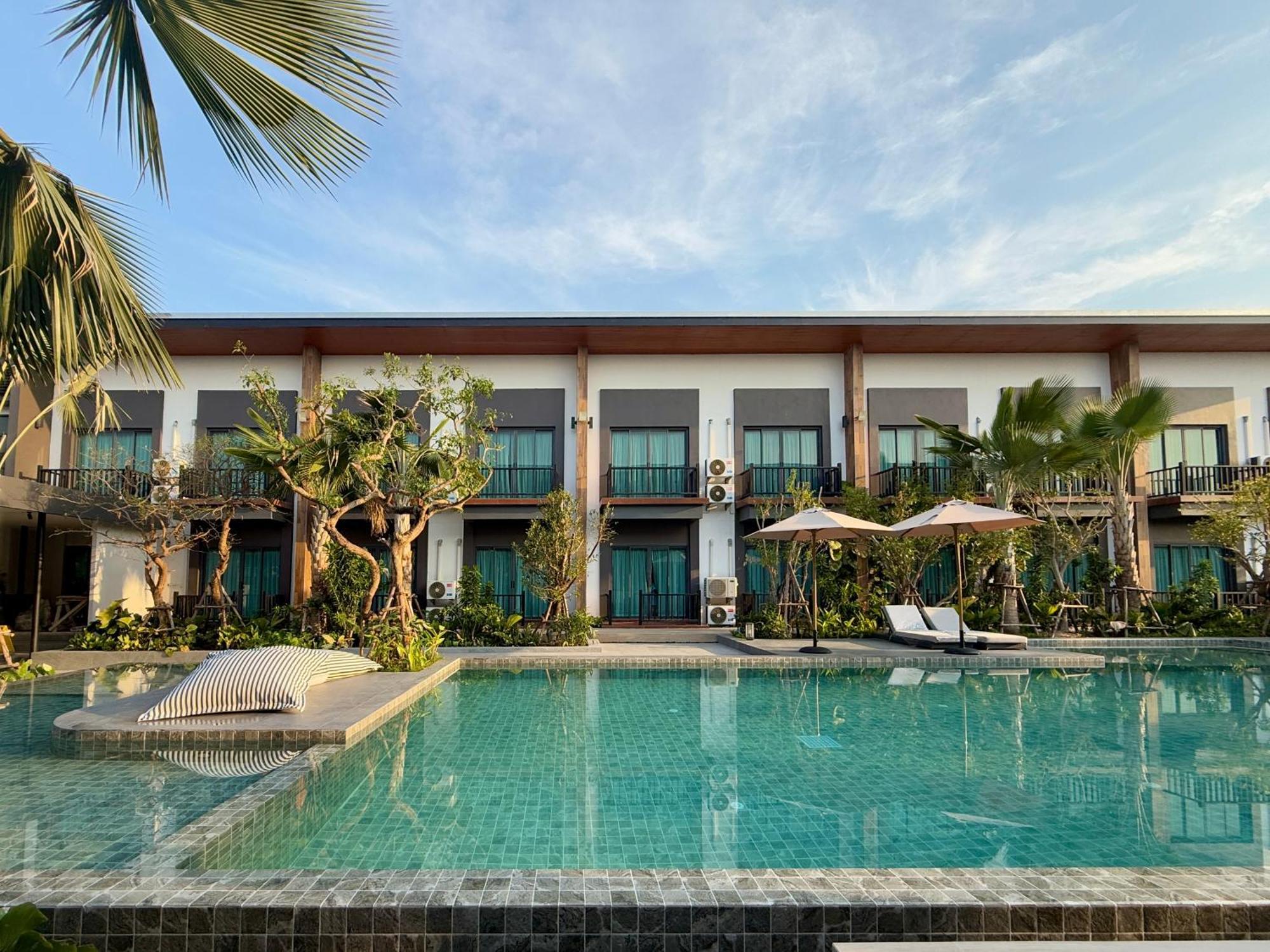 The Rest Hotel - ประจวบ Prachuap Khiri Khan Exteriör bild